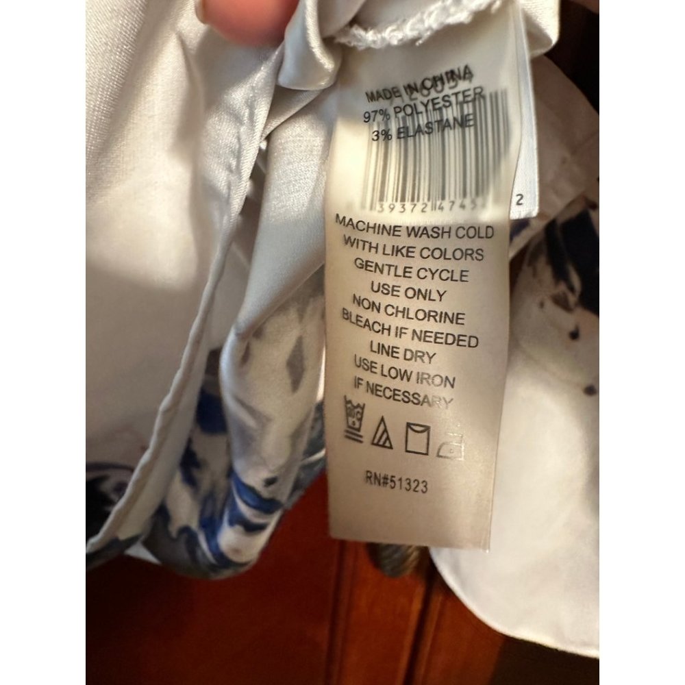 SOLD Vince Camuto White Blouse in size XS Long Sleeve - Picture 6 of 12